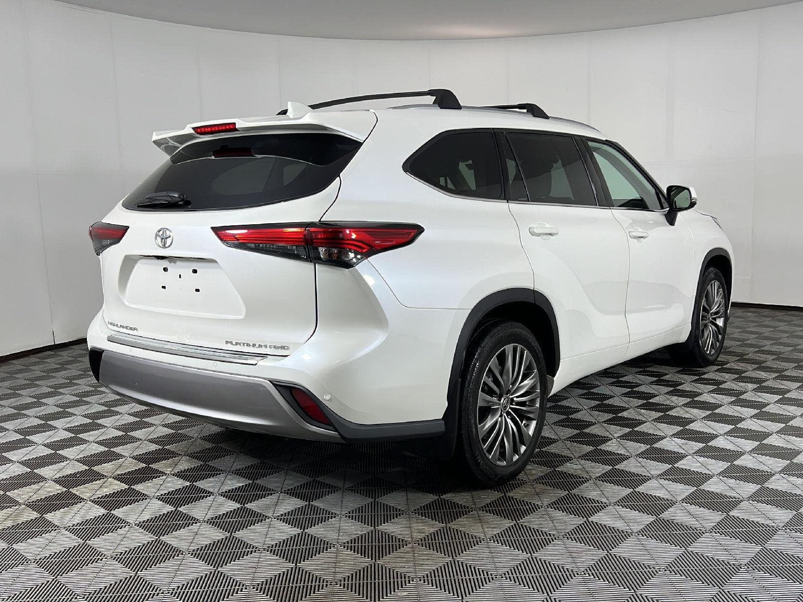 Used 2021 Blizzard Pearl Toyota Platinum image 5