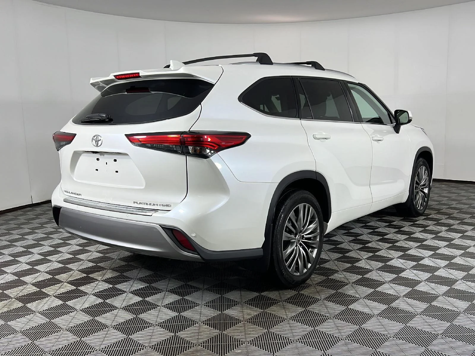 Used 2021 Blizzard Pearl Toyota Platinum image 5