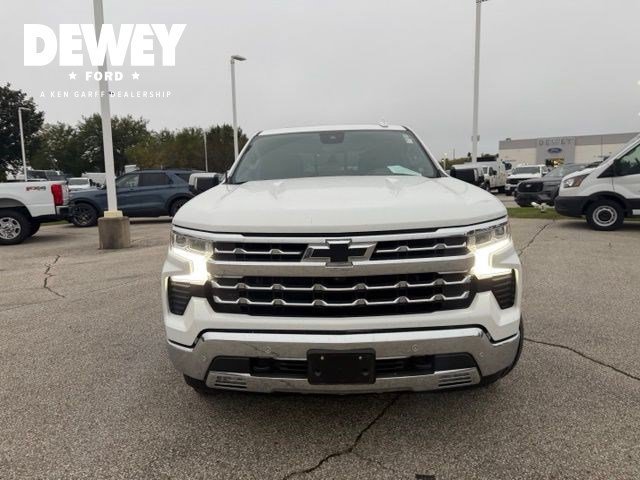 Used 2022 Summit White Chevrolet LTZ image 3