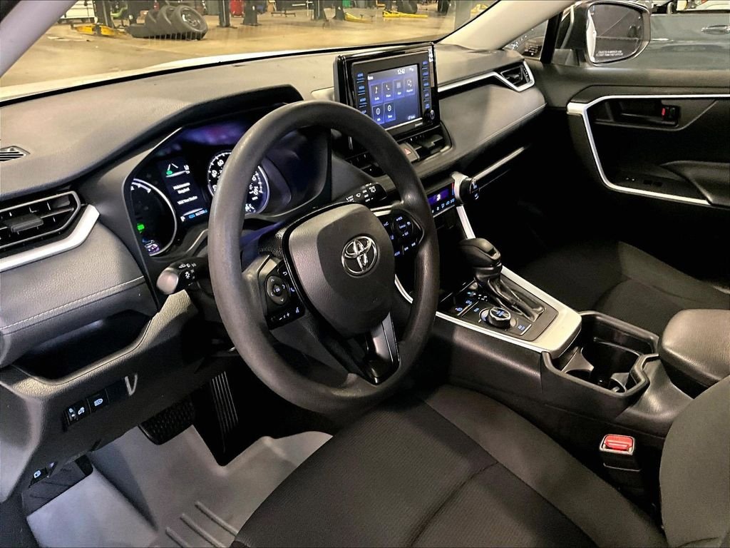 Used 2020 White Toyota LE image 8
