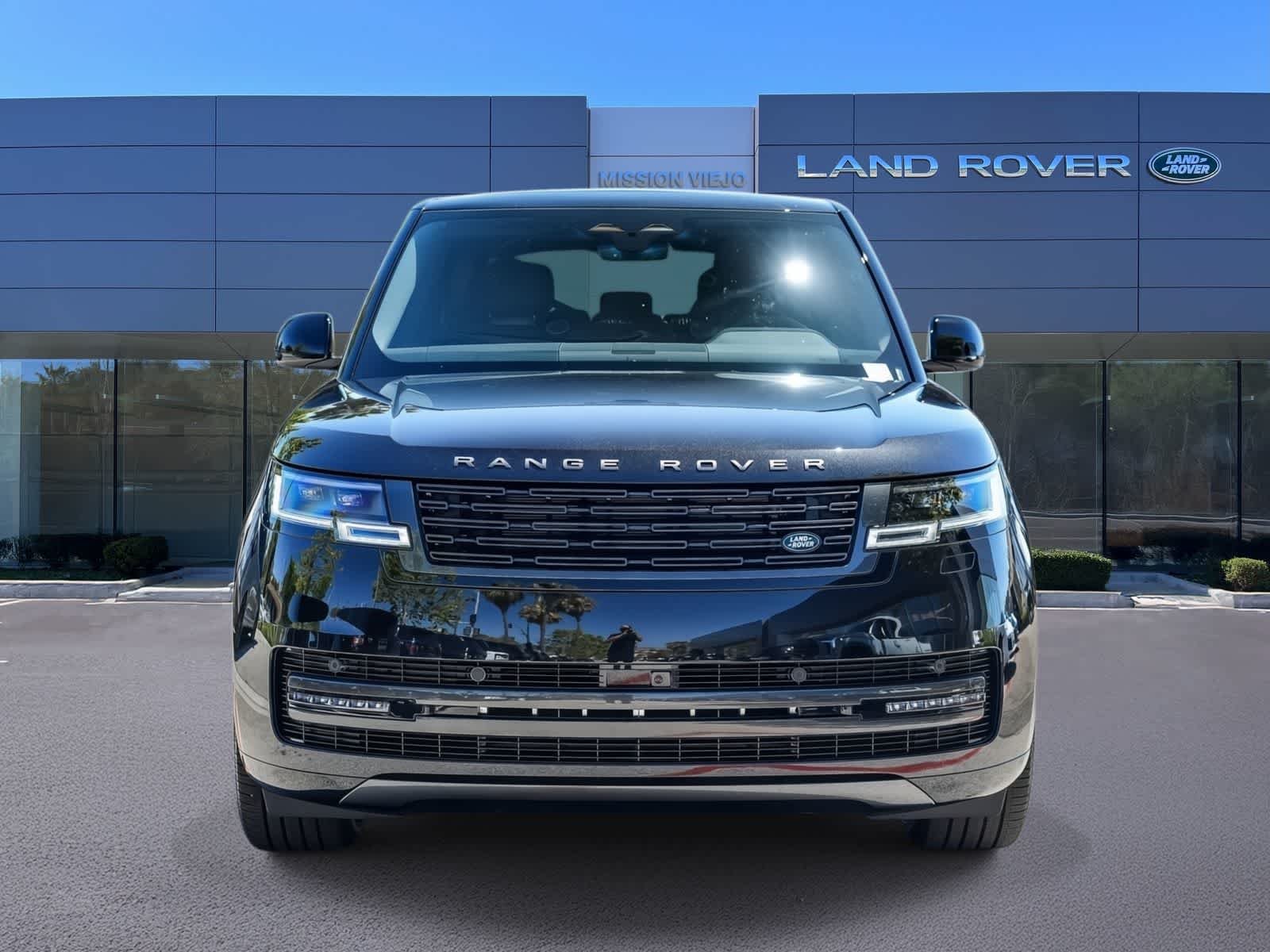 New 2026 Santorini Black Land Rover SE image 2