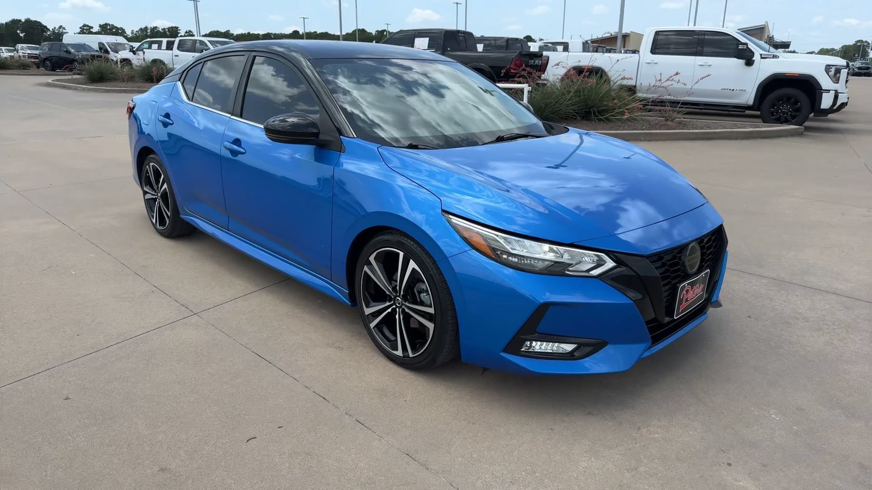 Used 2020 Electric Blue Metallic Nissan SR image 3