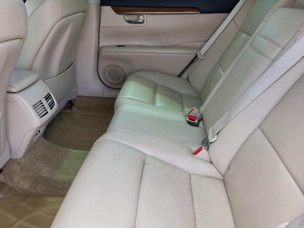 Used 2013 Red Lexus 300h image 11