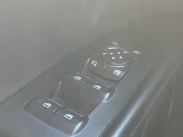 Used 2017 Silver Lincoln Reserve image 37