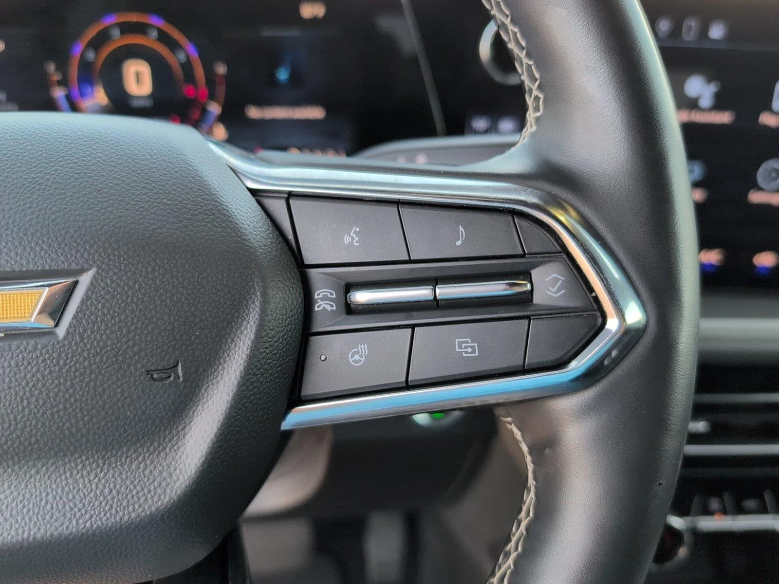 Used 2025 Sterling Gray Metallic Chevrolet LT image 26