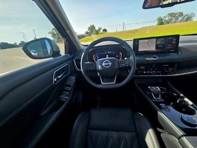 Used 2026 Gray Nissan Platinum image 13