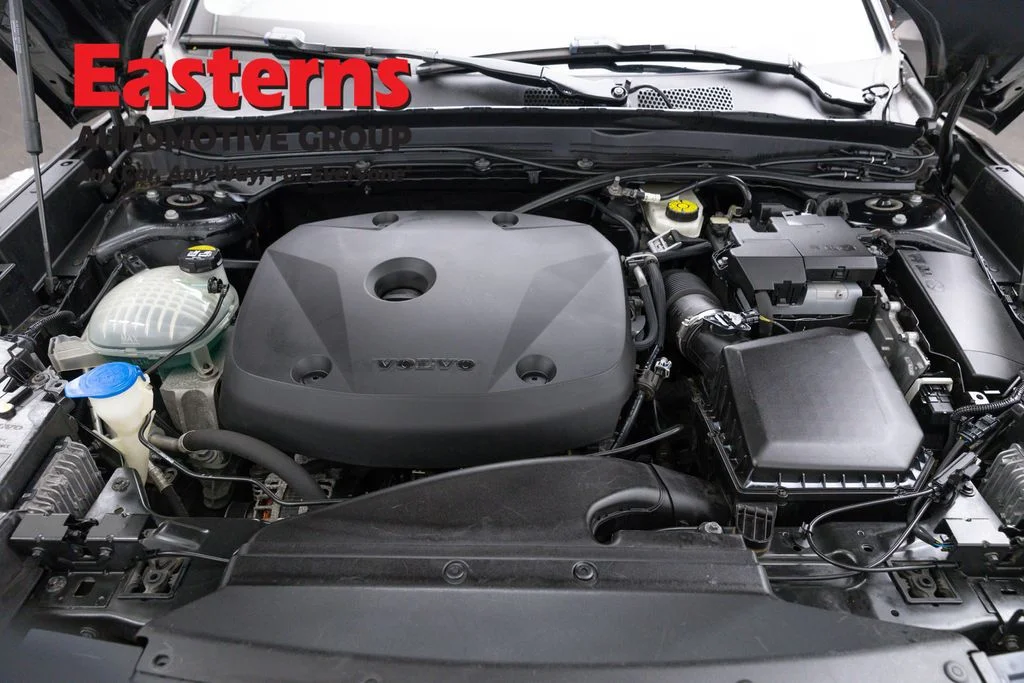 Used 2019 Black Volvo Momentum image 7