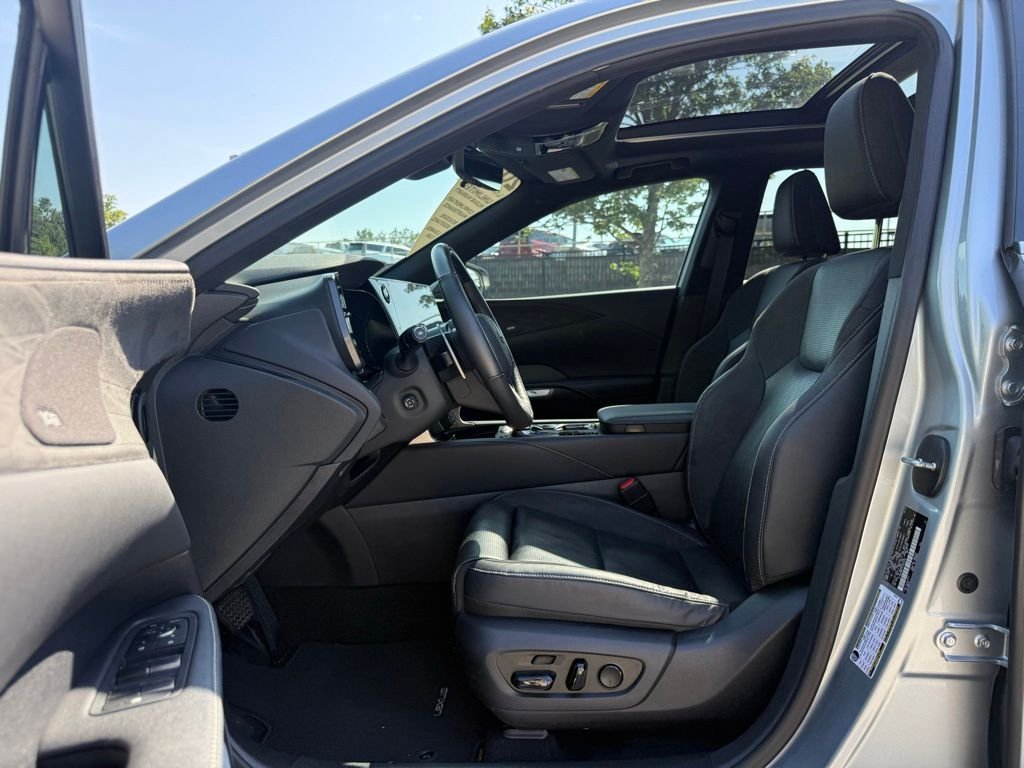 Used 2023 Silver Lexus 350 Luxury image 24