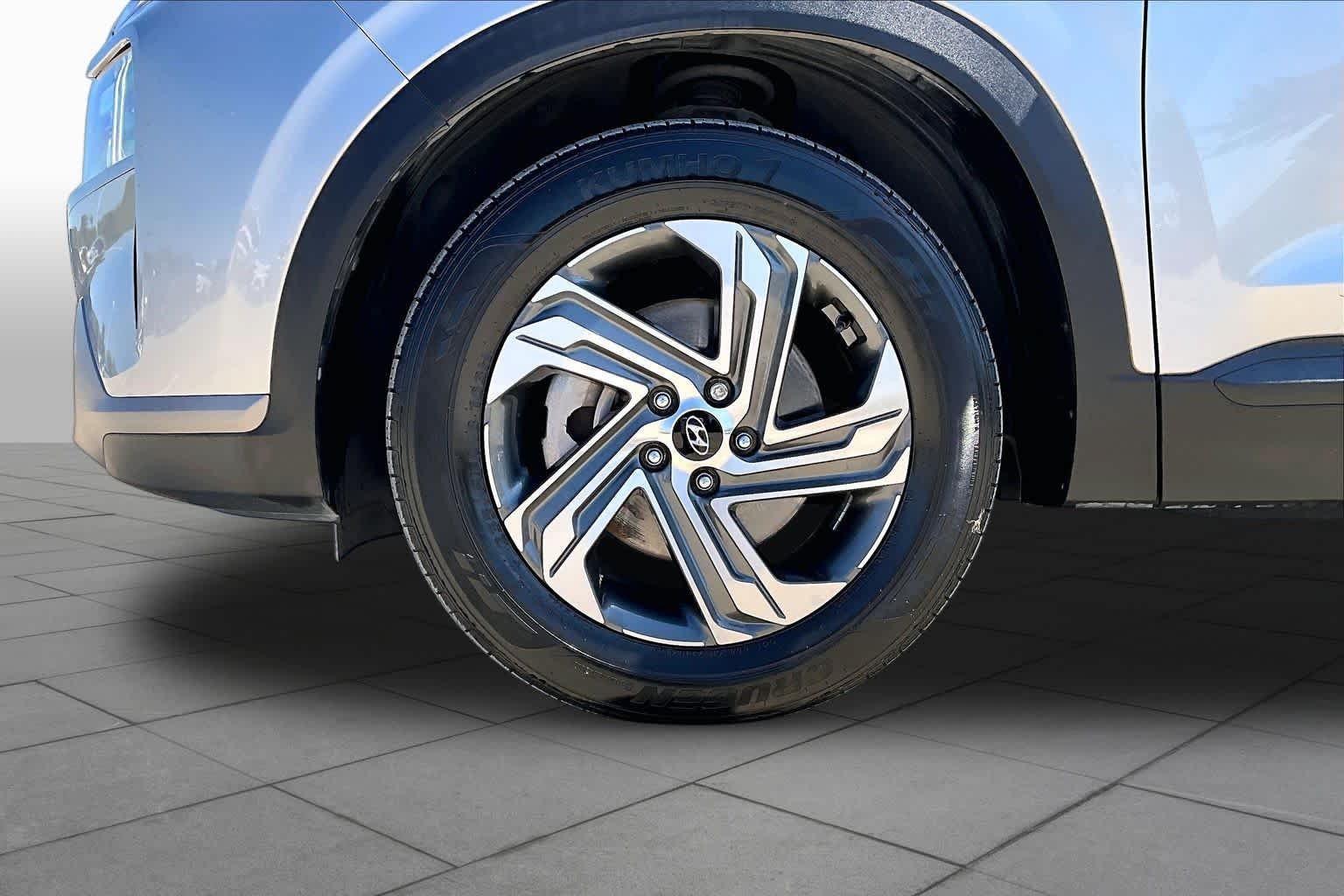 Used 2023 Shimmering Silver Hyundai SEL image 11