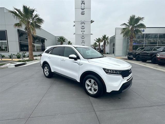 2023 Kia Sorento LX AT's photo