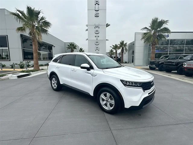 2023 Kia Sorento LX AT's photo