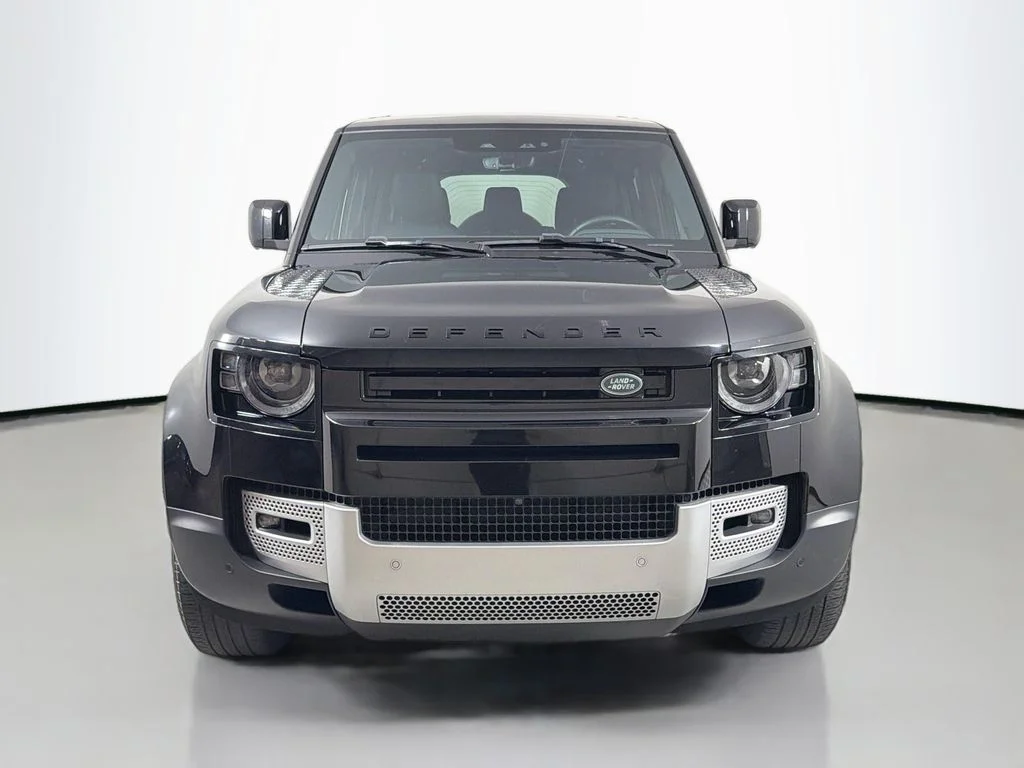 Used 2023 Santorini Black Metallic Land Rover SE image 2