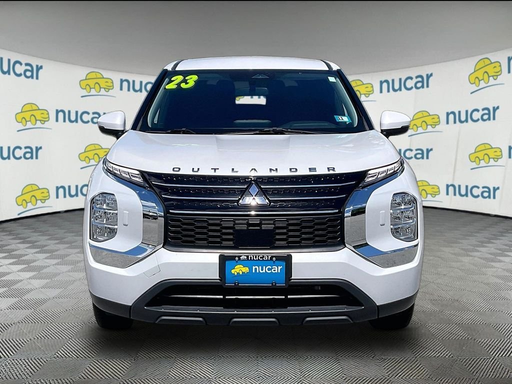 Used 2023 White Diamond Mitsubishi ES image 2