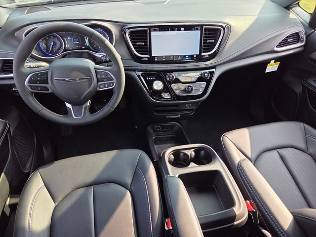2026 Chrysler Pacifica Select - Photo 11