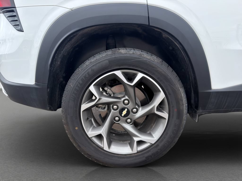 Used 2024 Summit White Chevrolet LT image 21