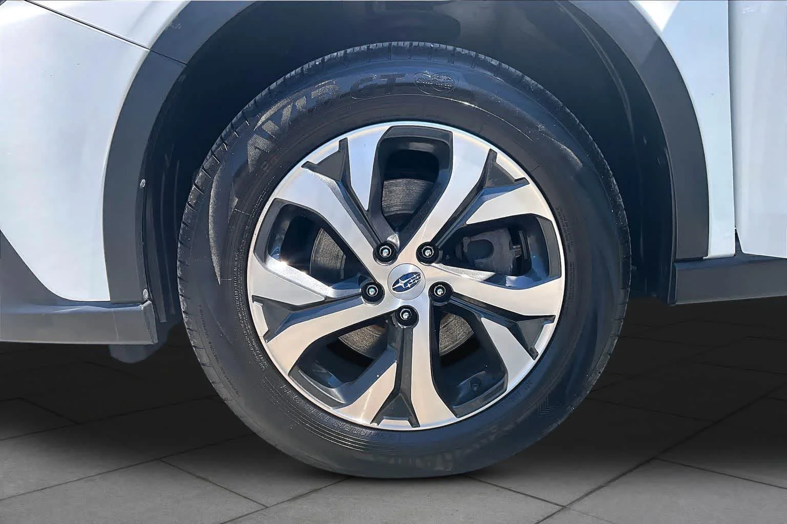 Used 2022 Crystal White Pearl Subaru Limited image 11