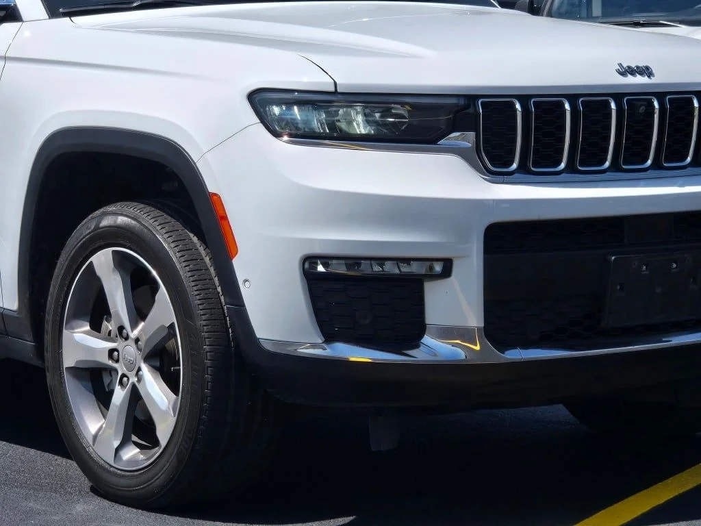 Used 2021 White Jeep Limited image 2