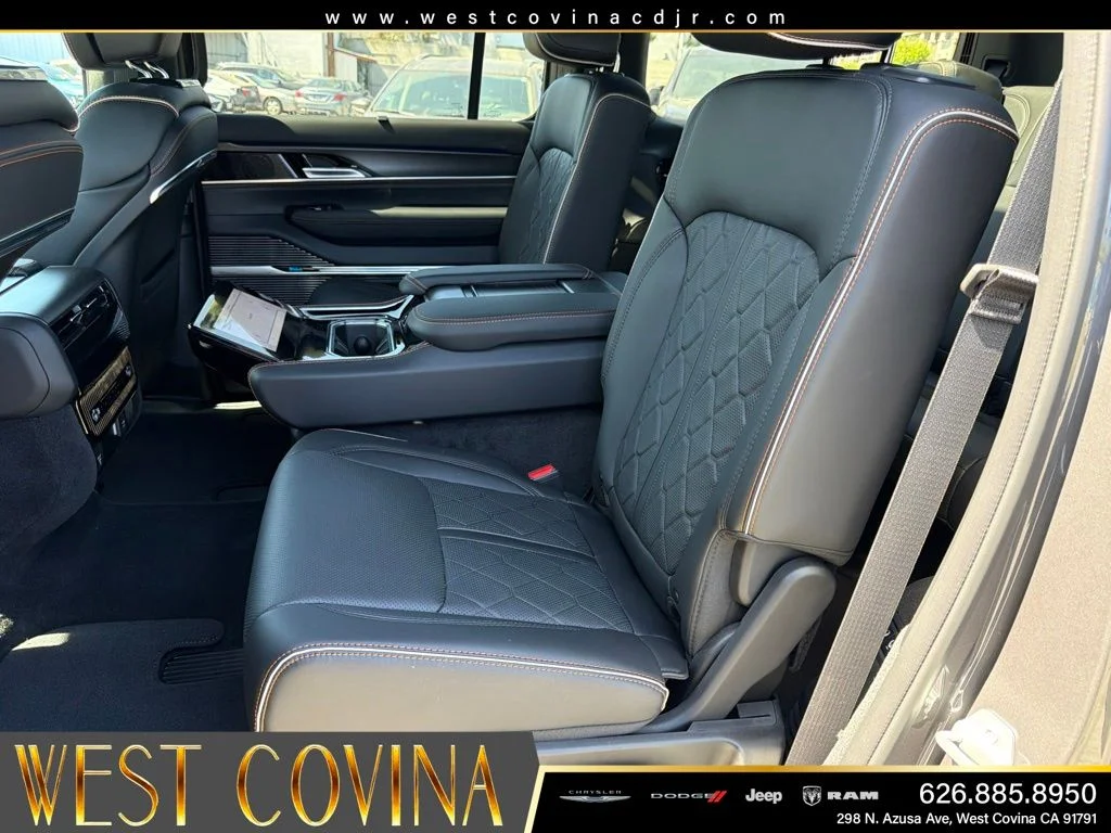 New 2026 Baltic-Gray Metallic Clear-Coat Exterior Paint Jeep Summit Reserve image 31
