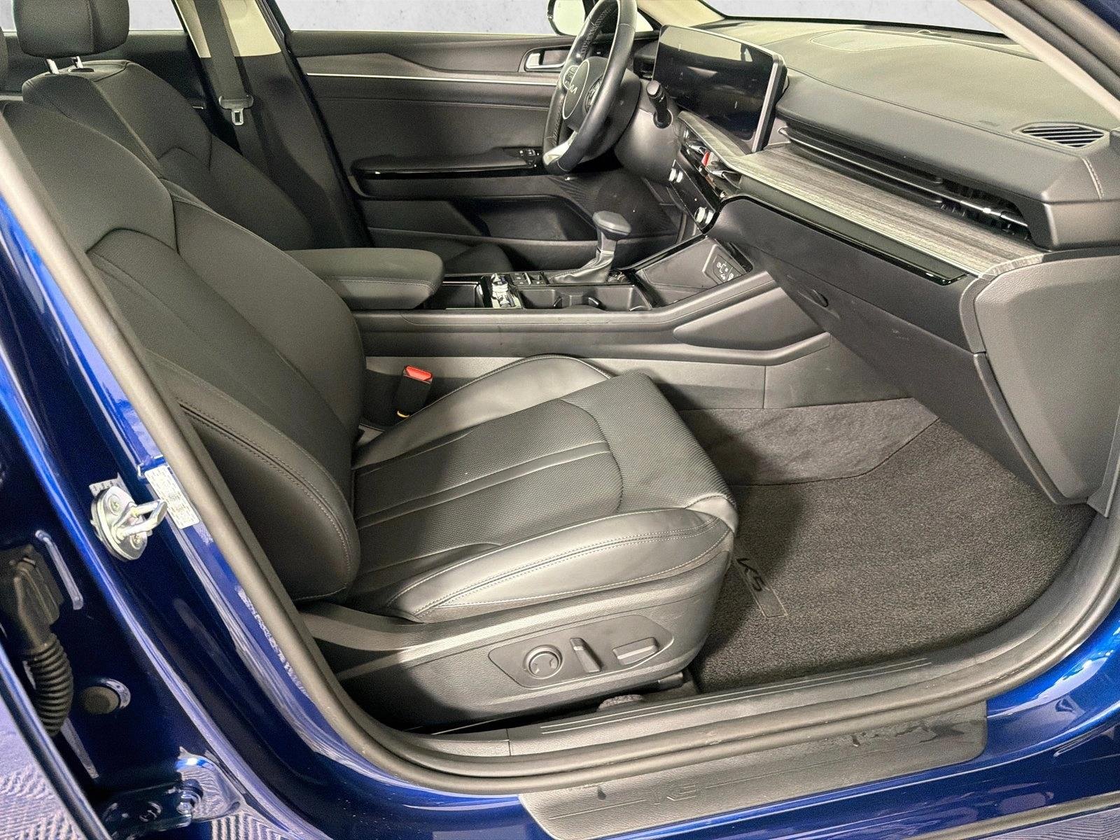Used 2025 Yacht Blue Kia EX image 15