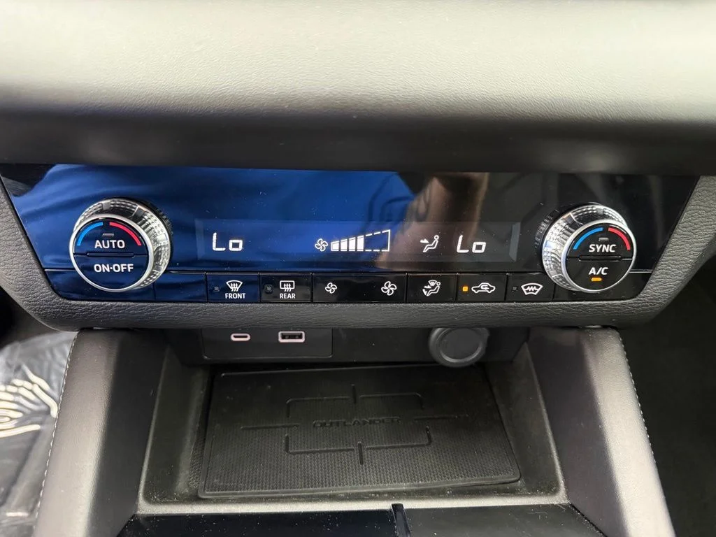 Used 2023  Mitsubishi ES image 6