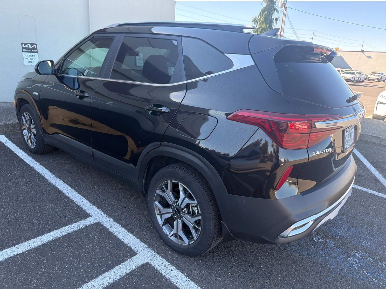 Used 2022 Black Kia EX image 3