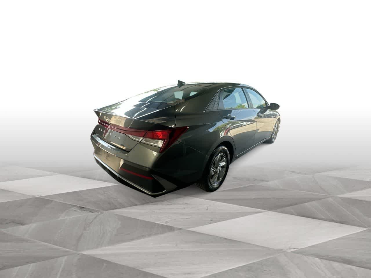 2025 Hyundai Elantra SE - Photo 8