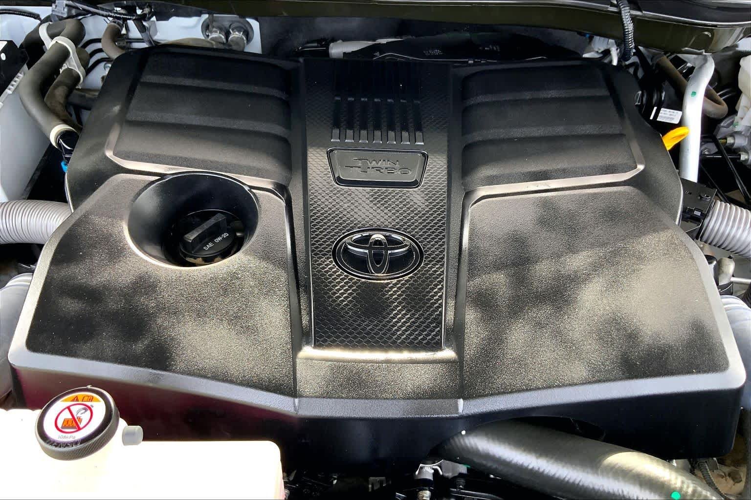 Used 2023 Ice Cap Toyota SR5 image 32