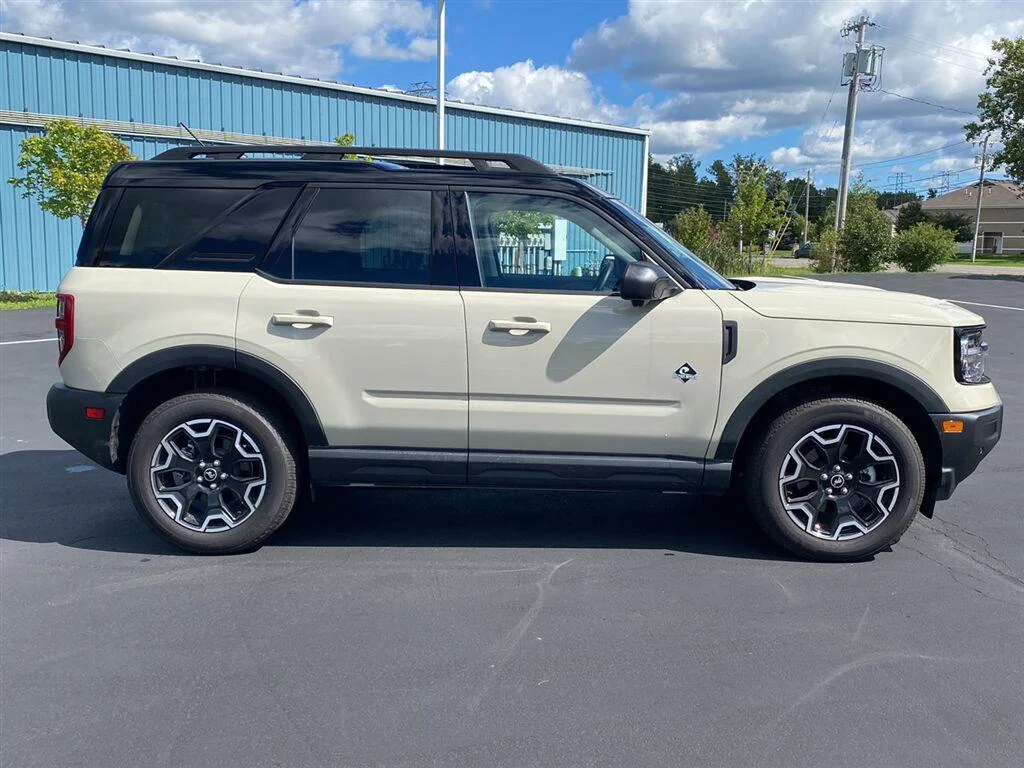 Used 2025 Desert Sand Ford Outer Banks image 12