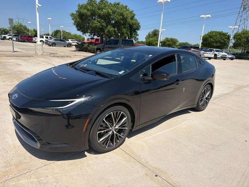 2025 Toyota Prius's photo