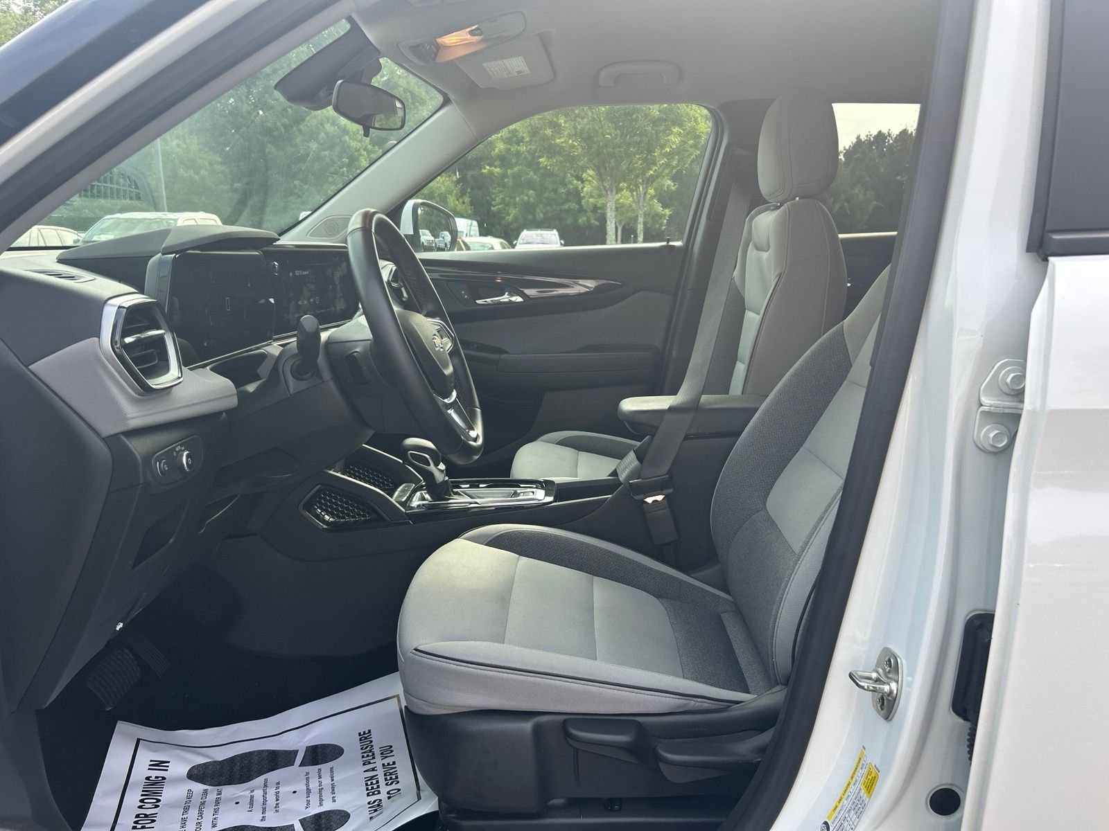 Used 2024 White Chevrolet LT image 9