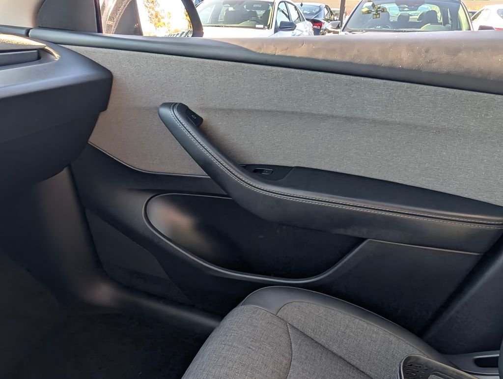 2026 Tesla Model Y Standard - Photo 23