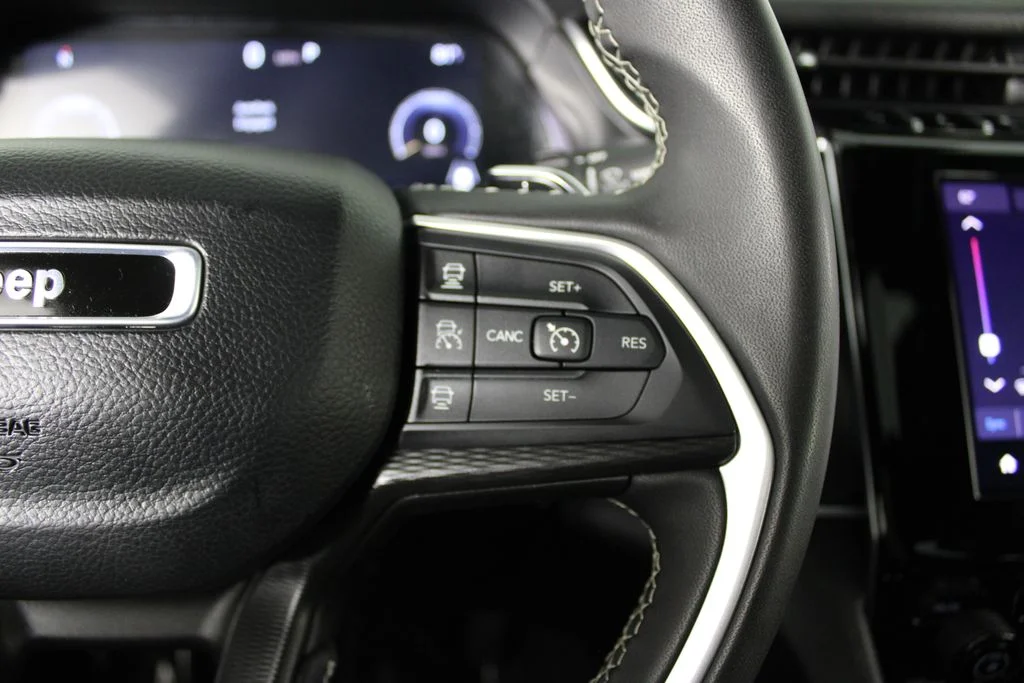 Used 2025 Silver Jeep Laredo X image 26