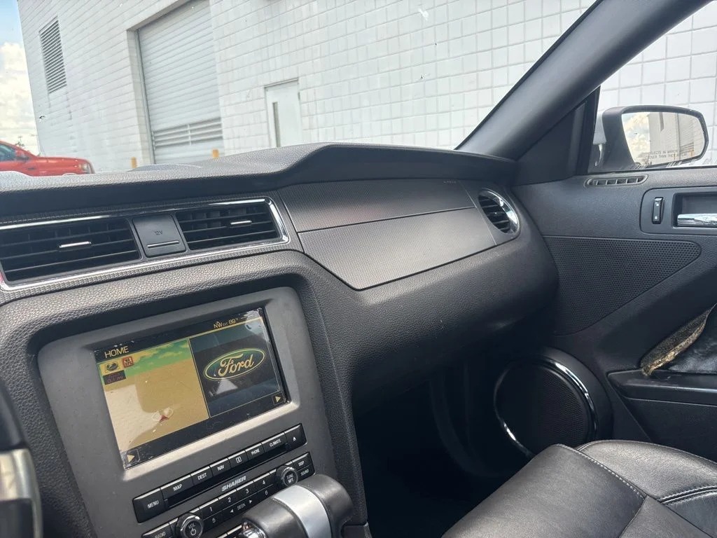 Used 2010  Ford GT Premium image 14