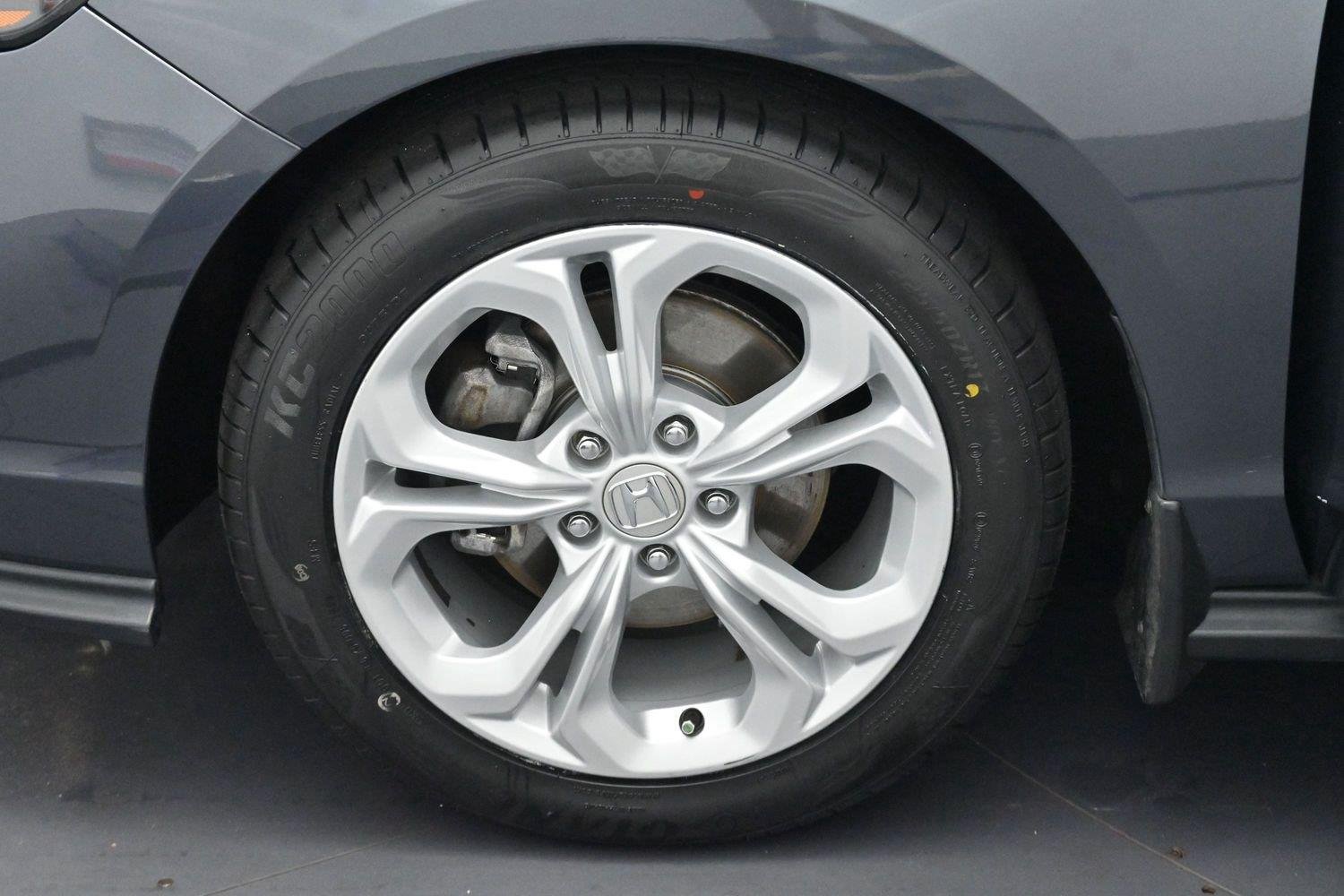 Used 2024 Meteorite Gray Metallic Honda LX image 31