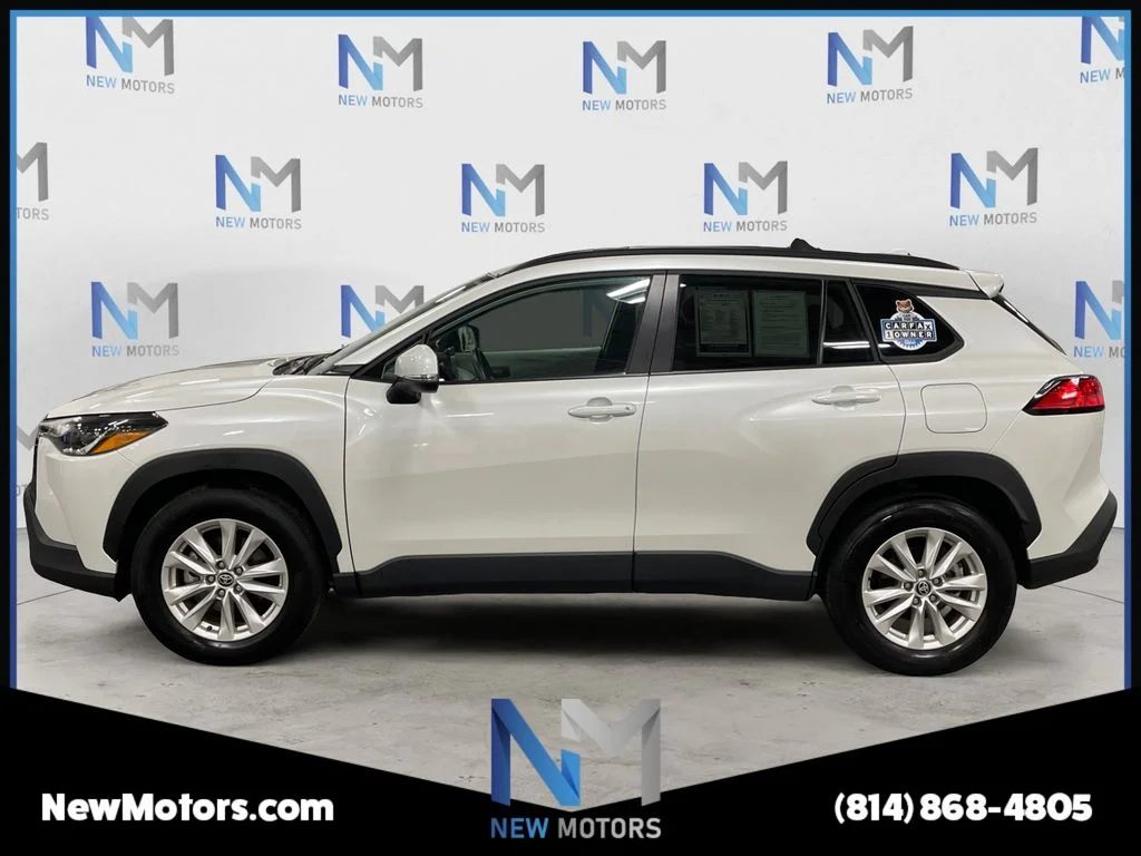 Used 2023 Pearl Toyota LE image 2