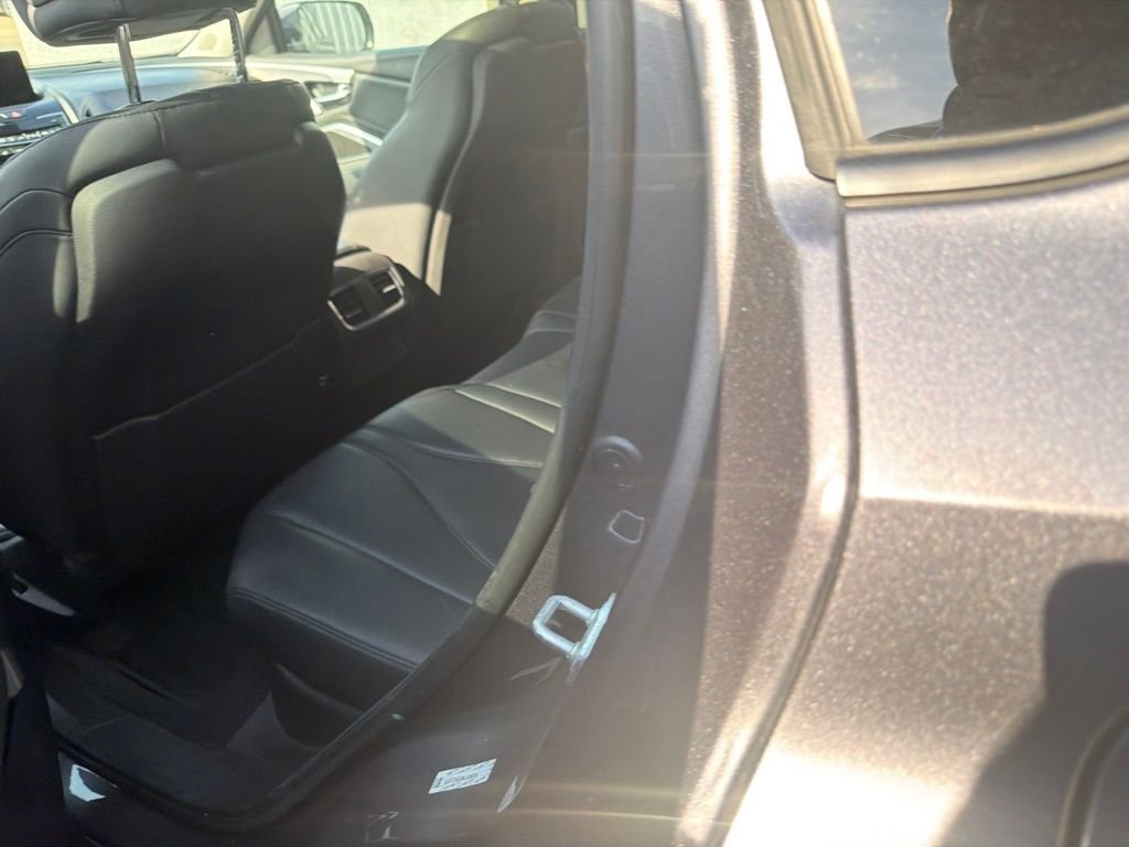 Used 2021  Acura Base image 7