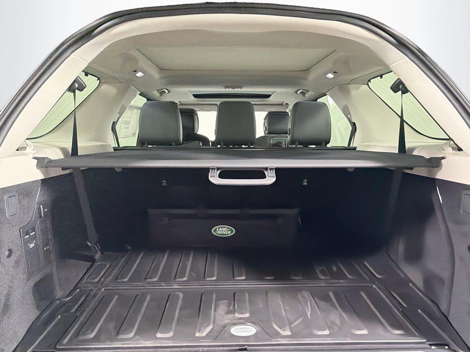 New 2026 Santorini Black Land Rover Dynamic SE image 27