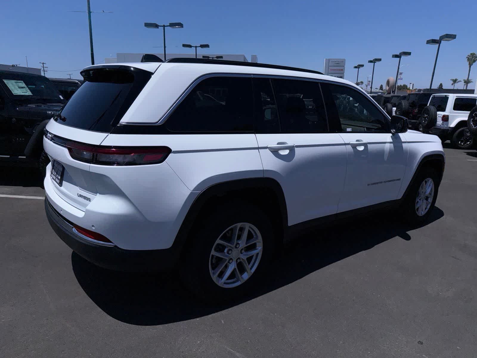 Used 2025 Bright White Clearcoat Jeep Laredo X image 14
