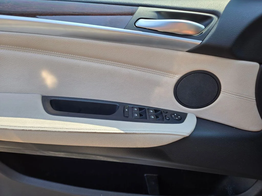 Used 2013 Bronze Metallic BMW xDrive50i image 25