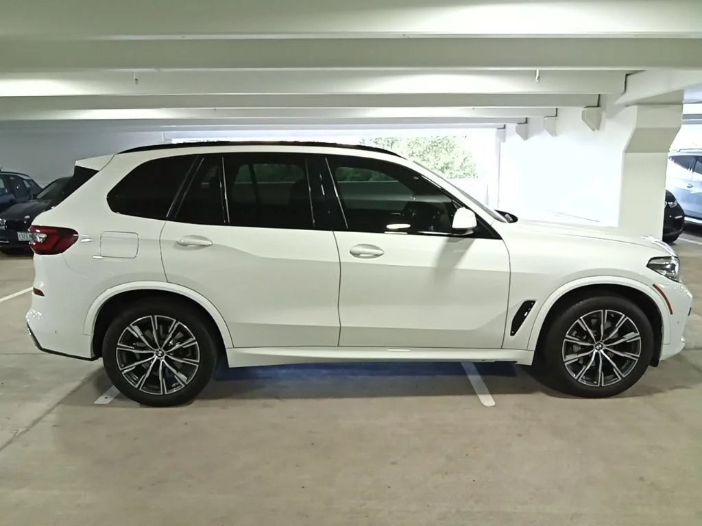 Used 2022 Alpine White BMW xDrive40i image 4