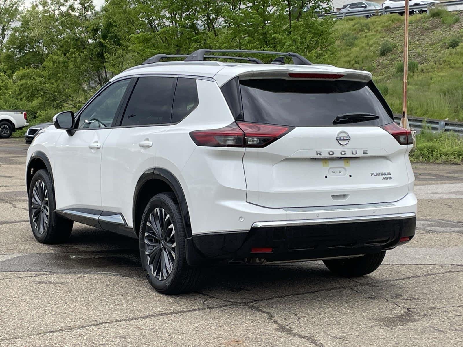New 2026 Everest White Pearl/Super Black Nissan Platinum image 42