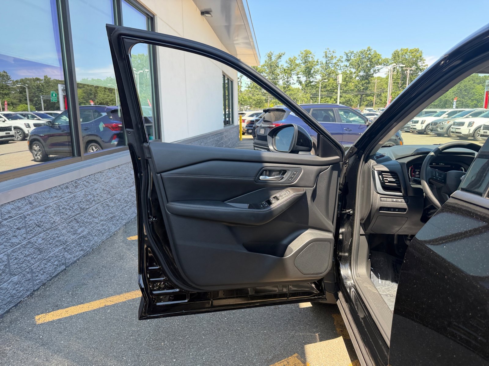 Used 2025 Super Black Nissan SL image 29