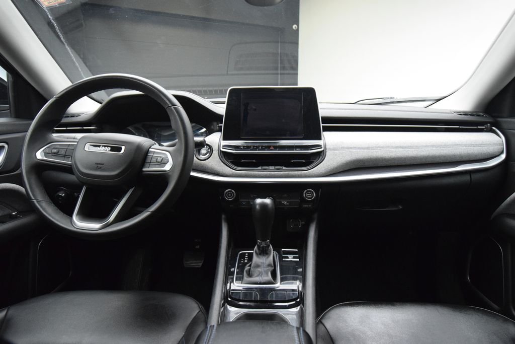 Used 2022 Black Jeep Latitude image 3