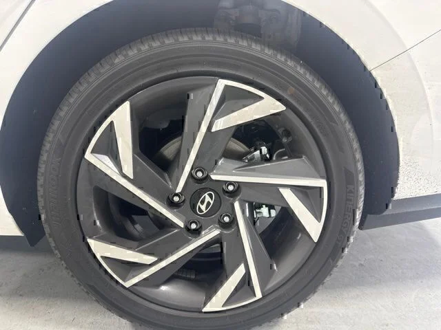 Used 2025 White Hyundai Limited image 9