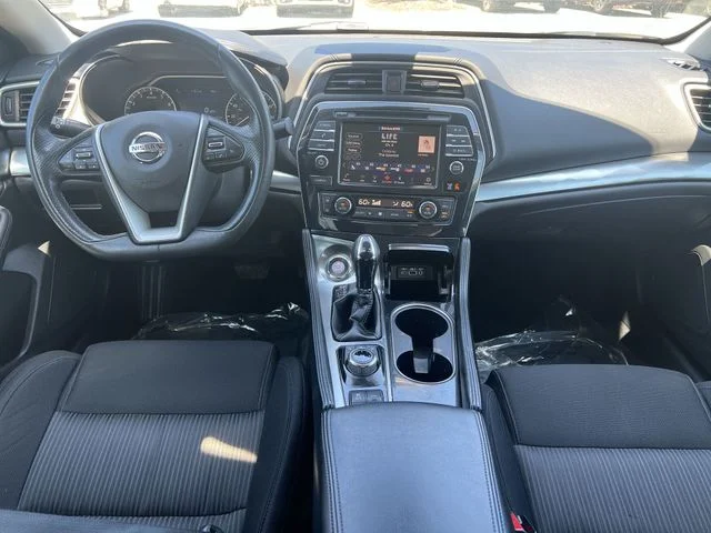 Used 2020 White Nissan 3.5 S image 17