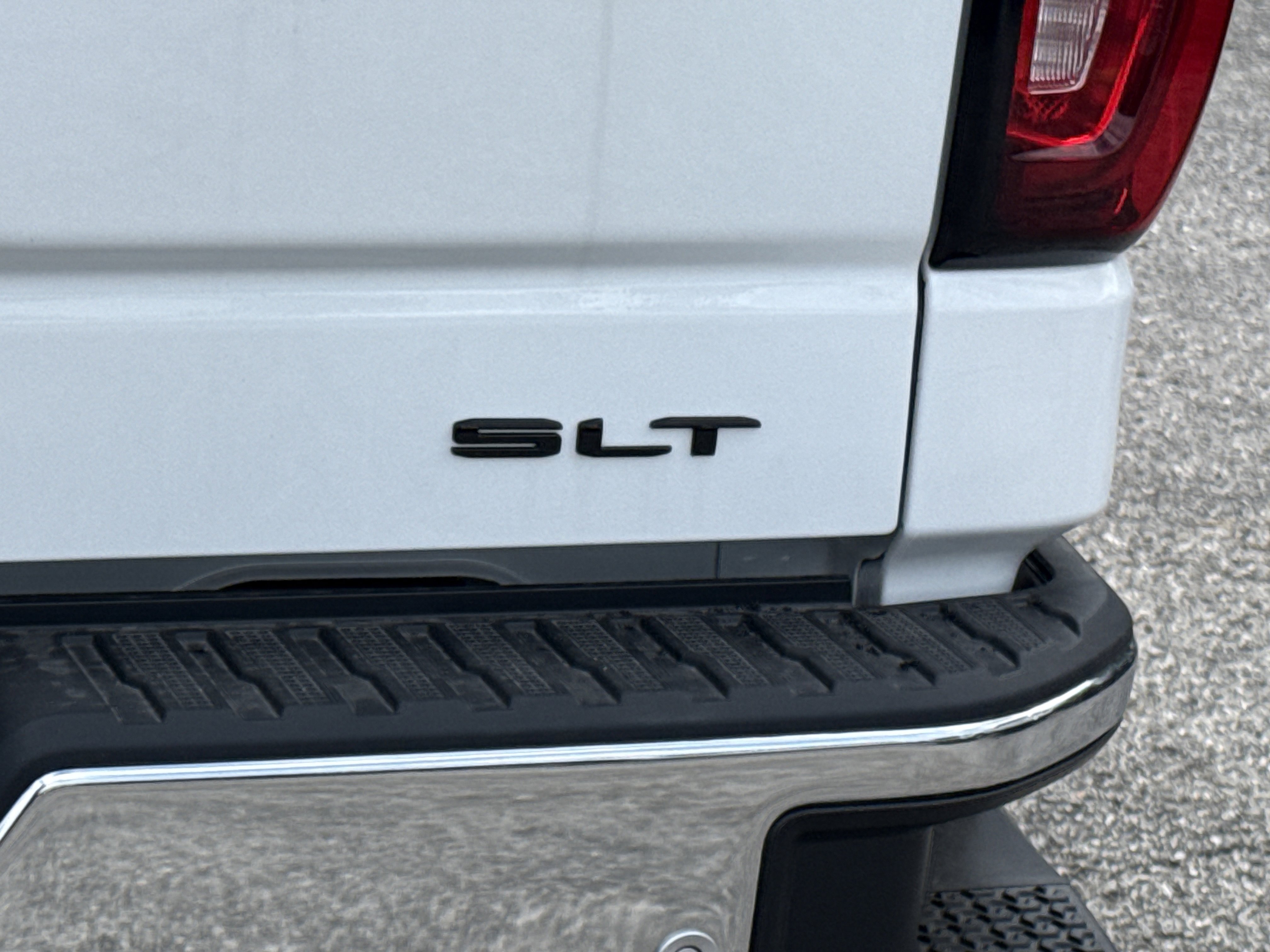 2026 GMC Sierra 1500 SLT - Photo 9