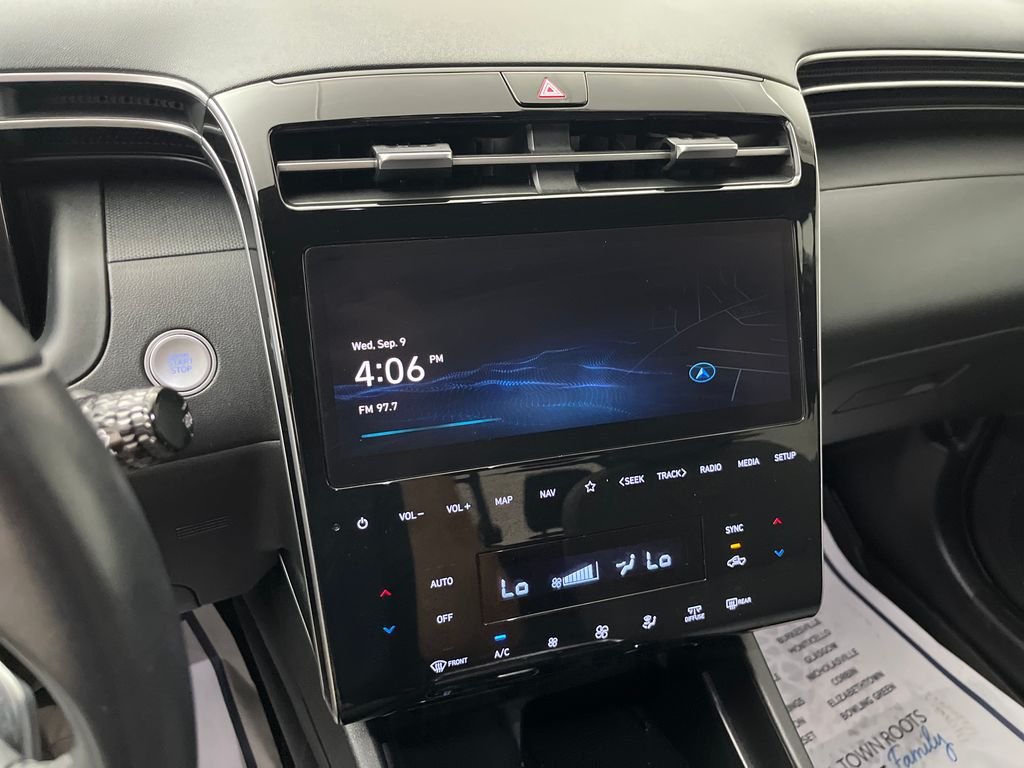 Used 2023 White Hyundai SEL Premium image 19