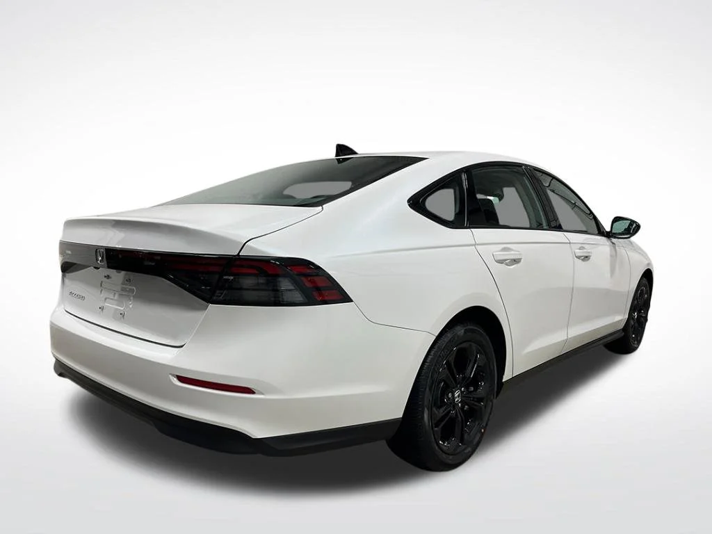Used 2025  Honda SE image 5