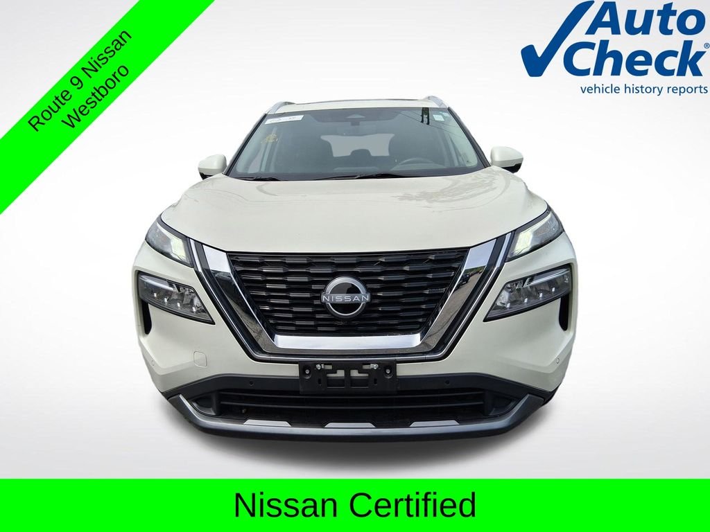 Used 2023 White Nissan SL image 3