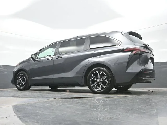 2025 Toyota Sienna Platinum - Photo 19